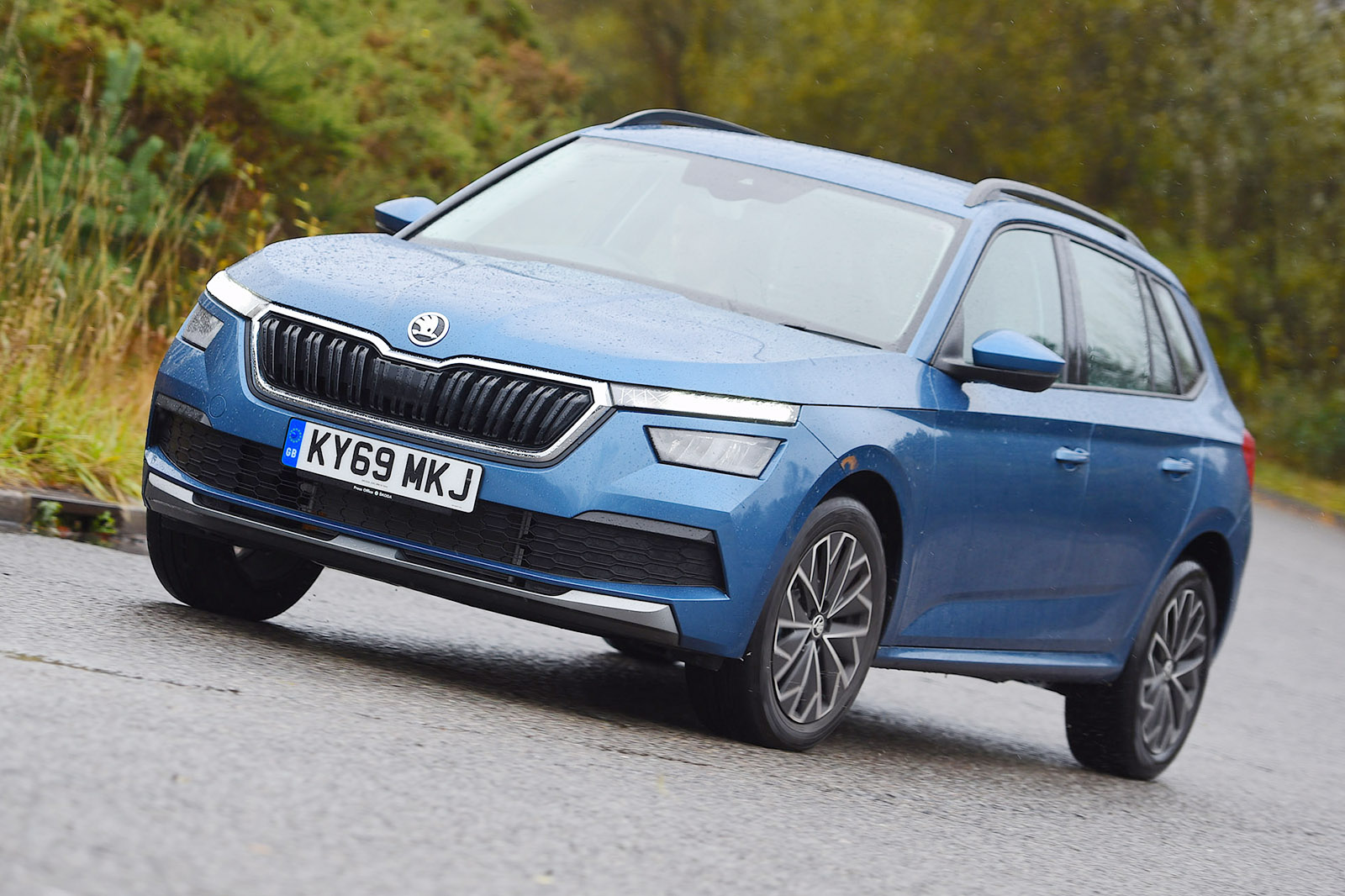 Skoda Kamiq driving