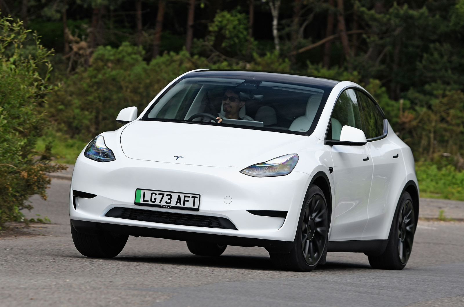 Used Tesla Model Y 2022-present front cornering