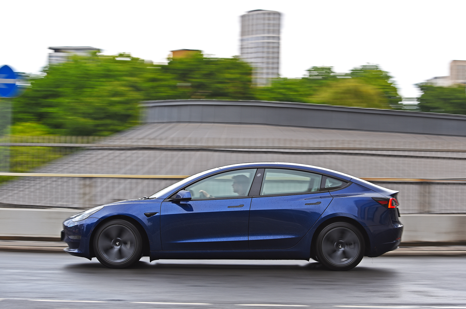 Tesla Model 3 2022 side