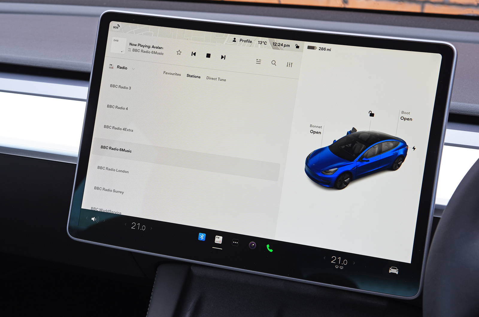 Tesla Model 3 2022 touchscreen