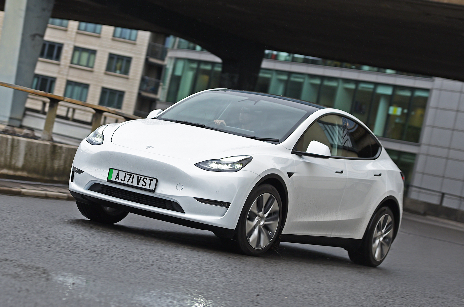 Tesla Model Y 2022 front cornering