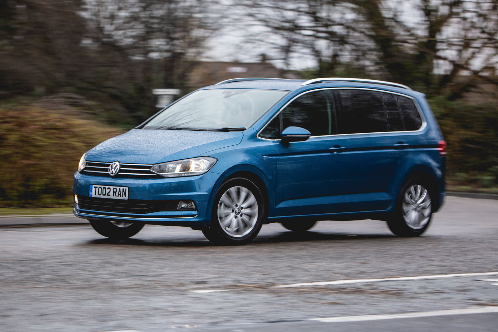 Volkswagen Touran 2022 front left cornering