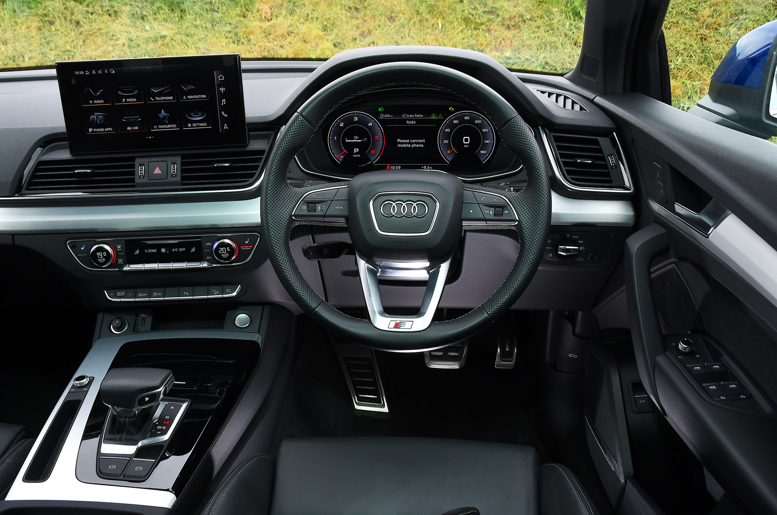 Tow Car Awards 2022 - Audi Q5 dashboard