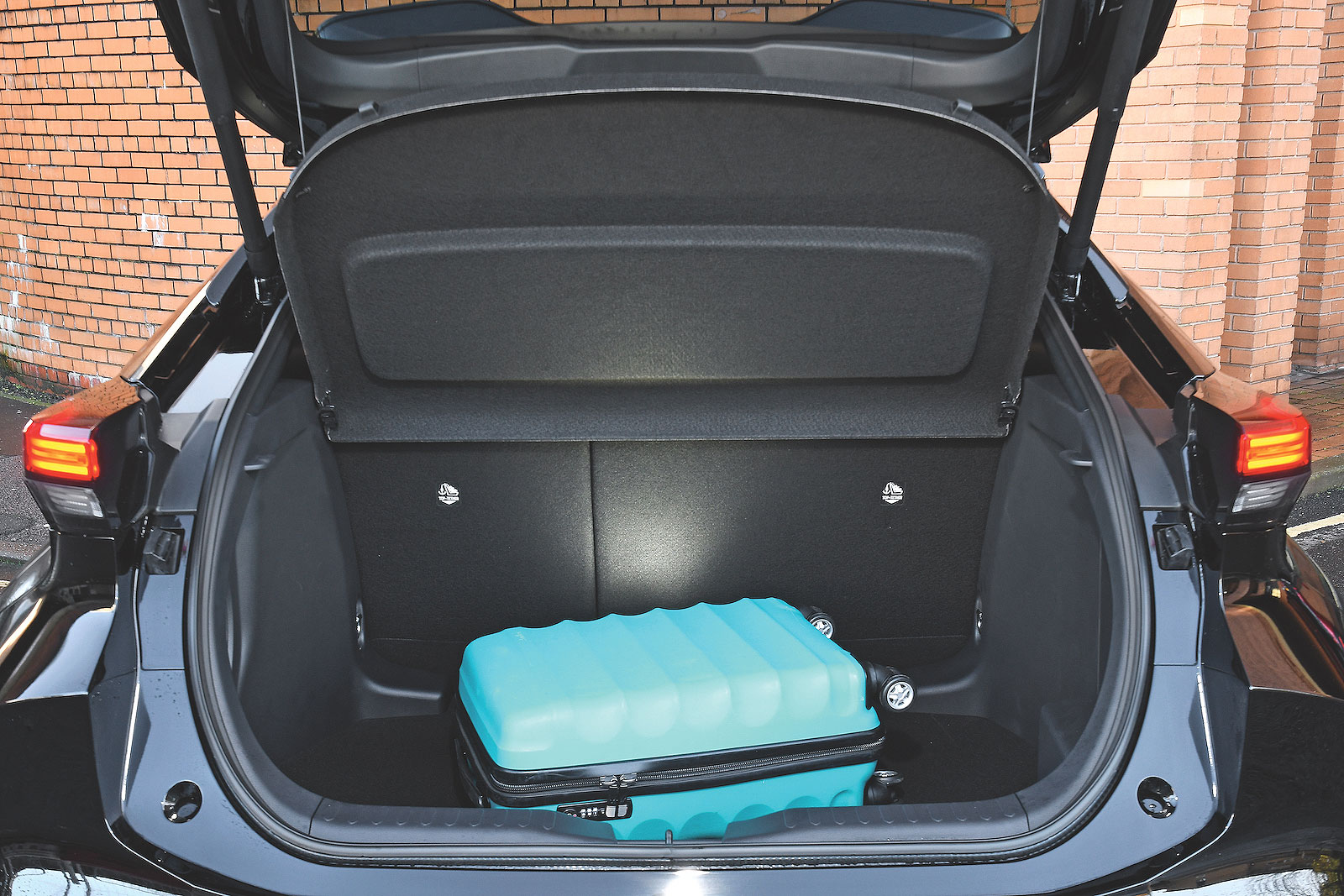 Toyota C-HR boot