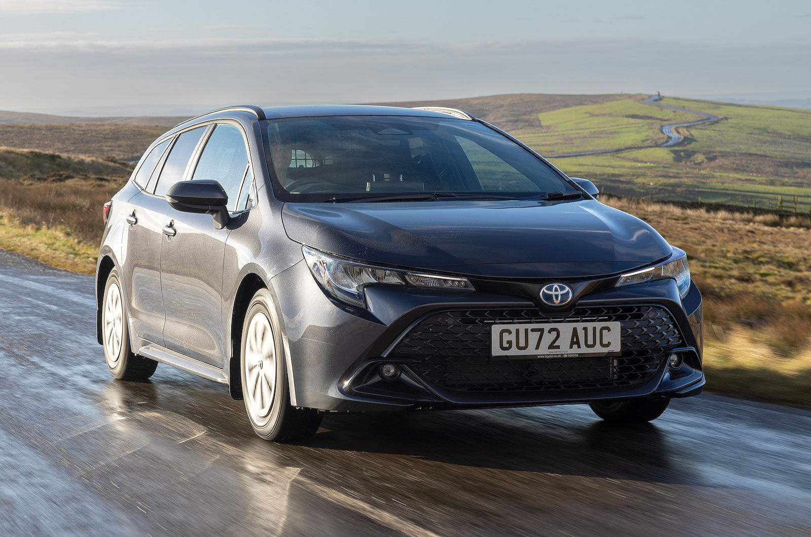 Toyota Corolla Commercial front right tracking