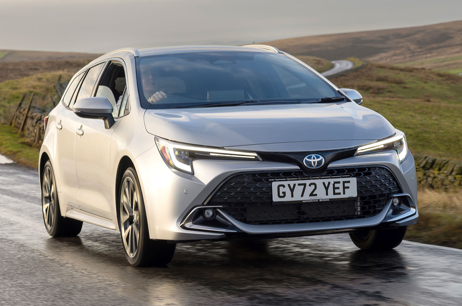 Toyota Corolla Touring Sports front right driving