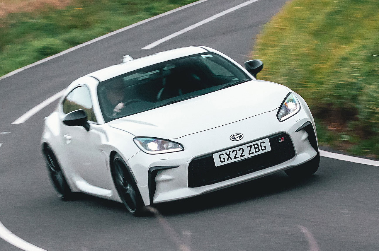Toyota GR86 2022 front cornering