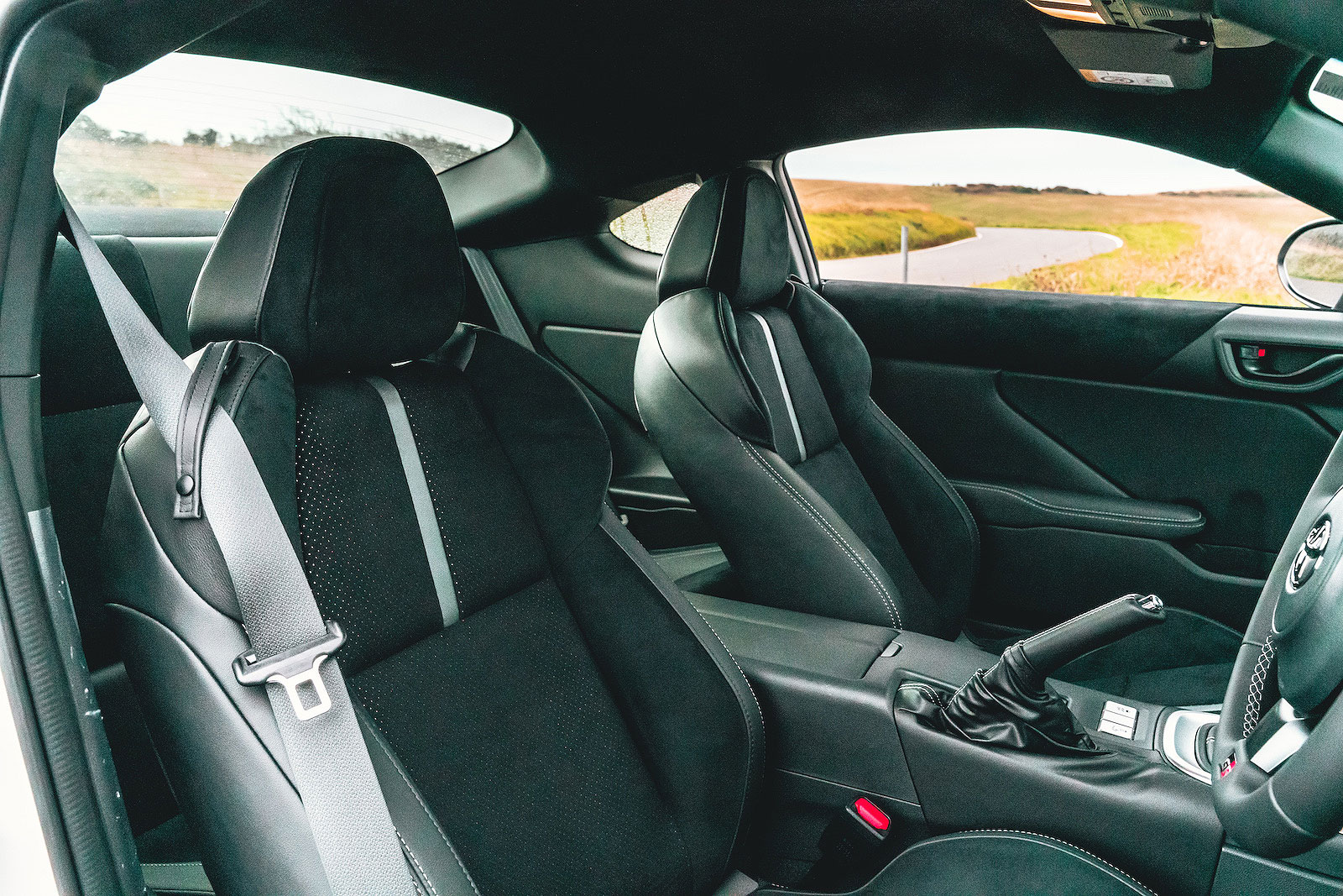 Toyota GR86 2022 interior front seats