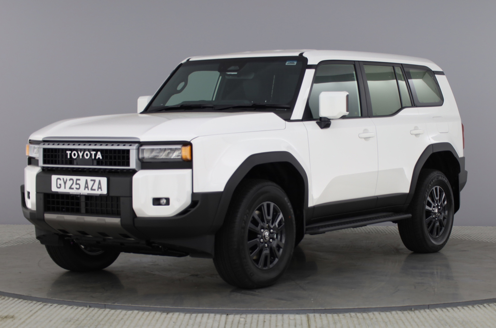 Toyota Land Cruiser Commercial front static