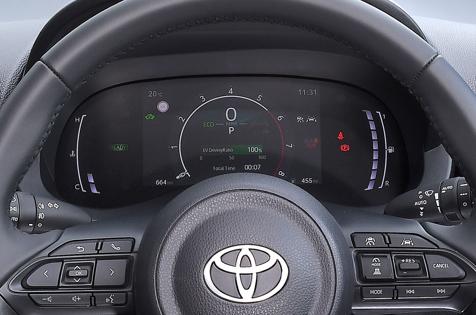 Toyota Yaris Cross driver display