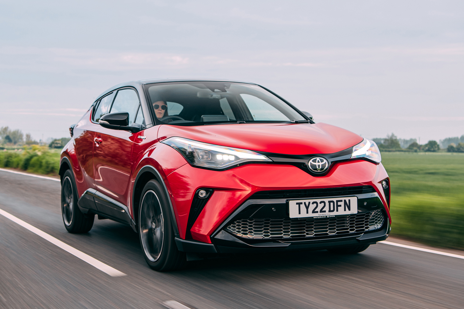 Toyota C-HR 2022 front right tracking 