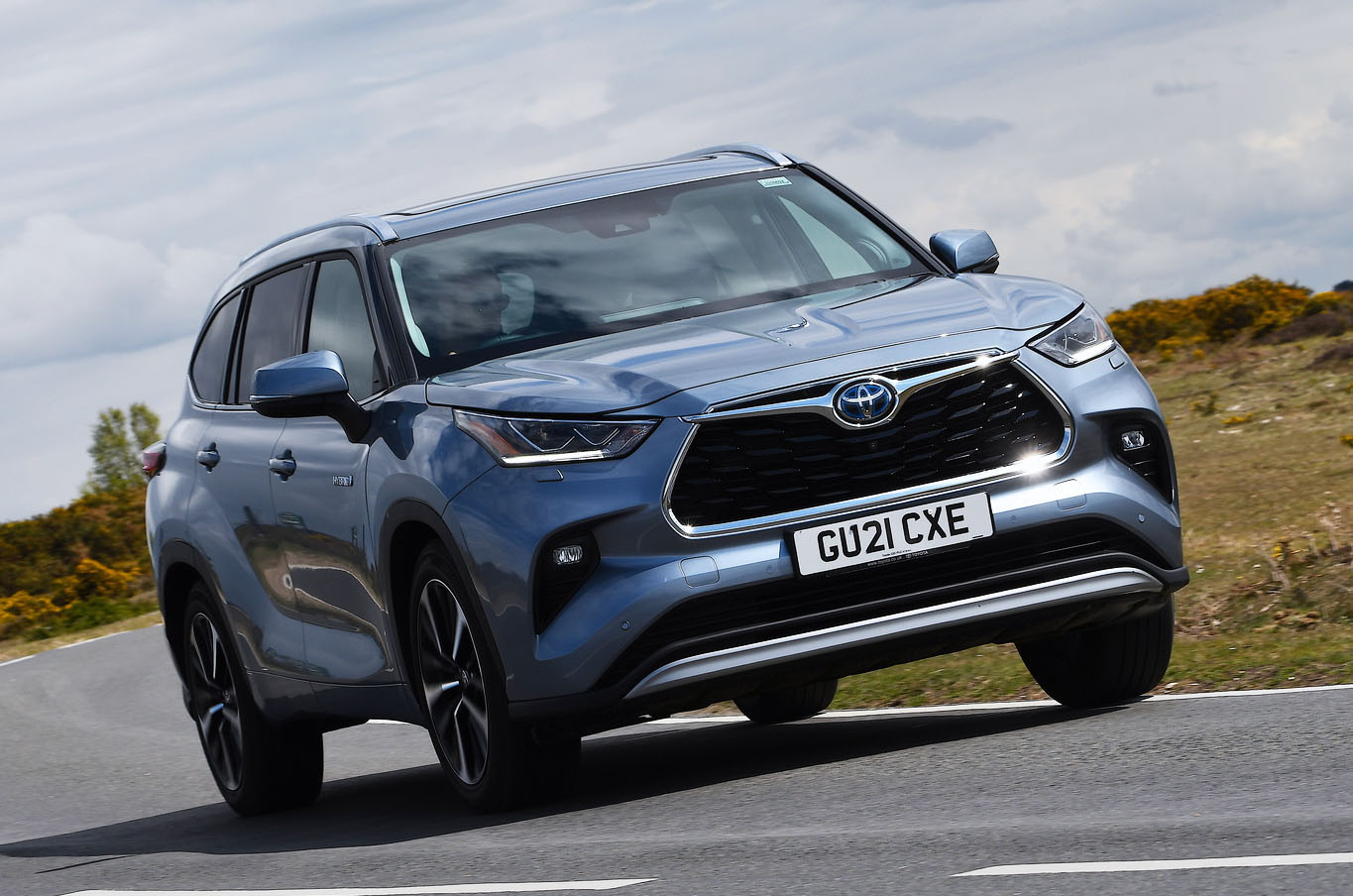 Toyota Highlander 2021 front