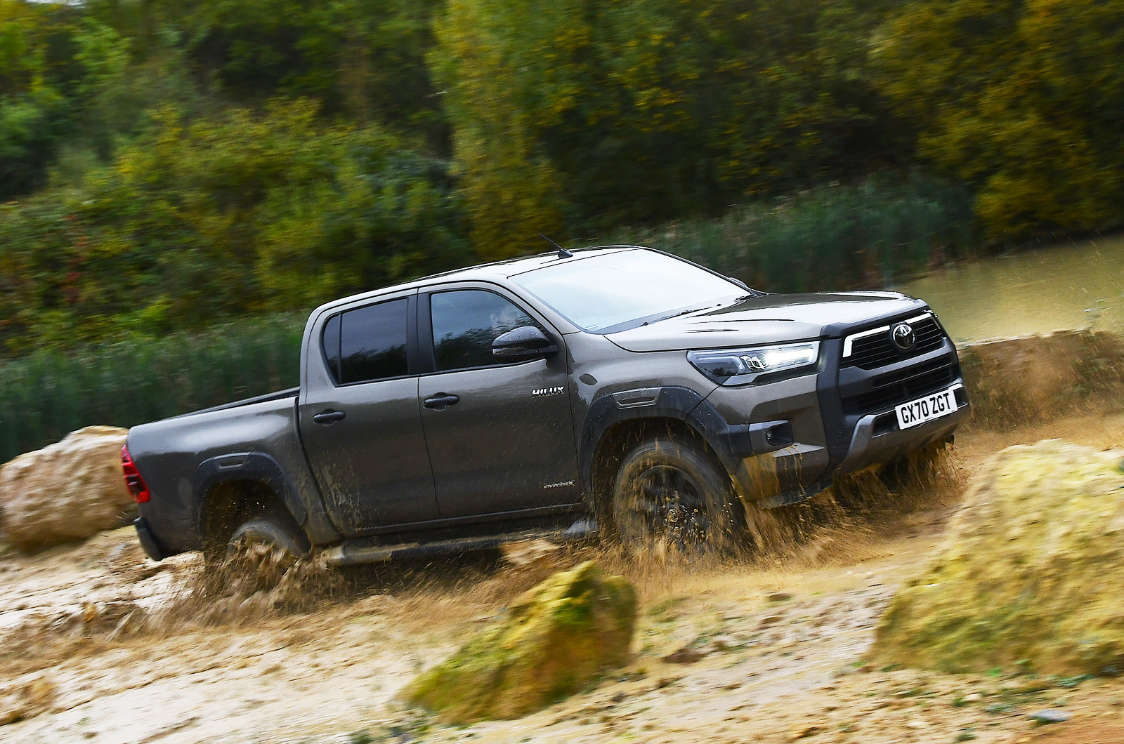 Toyota Hilux 2022 wading through water