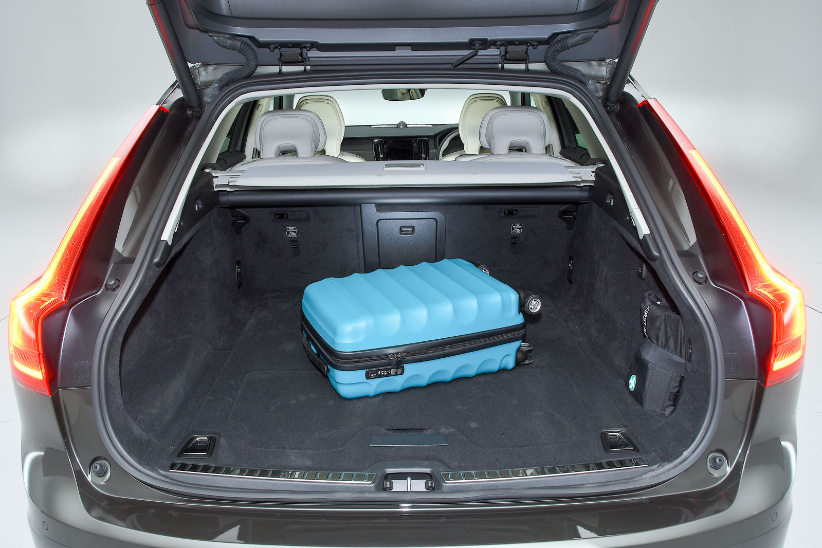 Volvo V90 boot