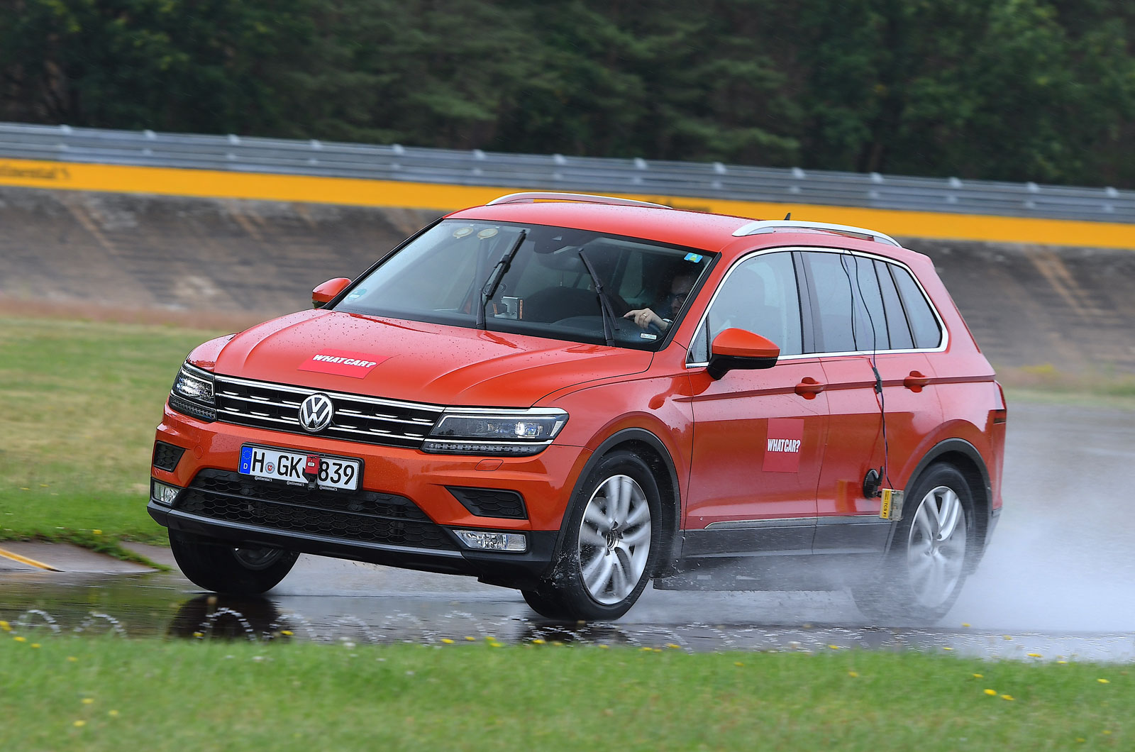 Tyre-Testing-2024-VW-Tiguan-on-wet-track