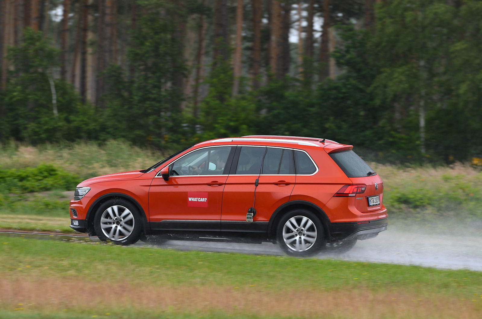 Tyre-Testing-2024-VW-Tiguan-on-dry-handling-track