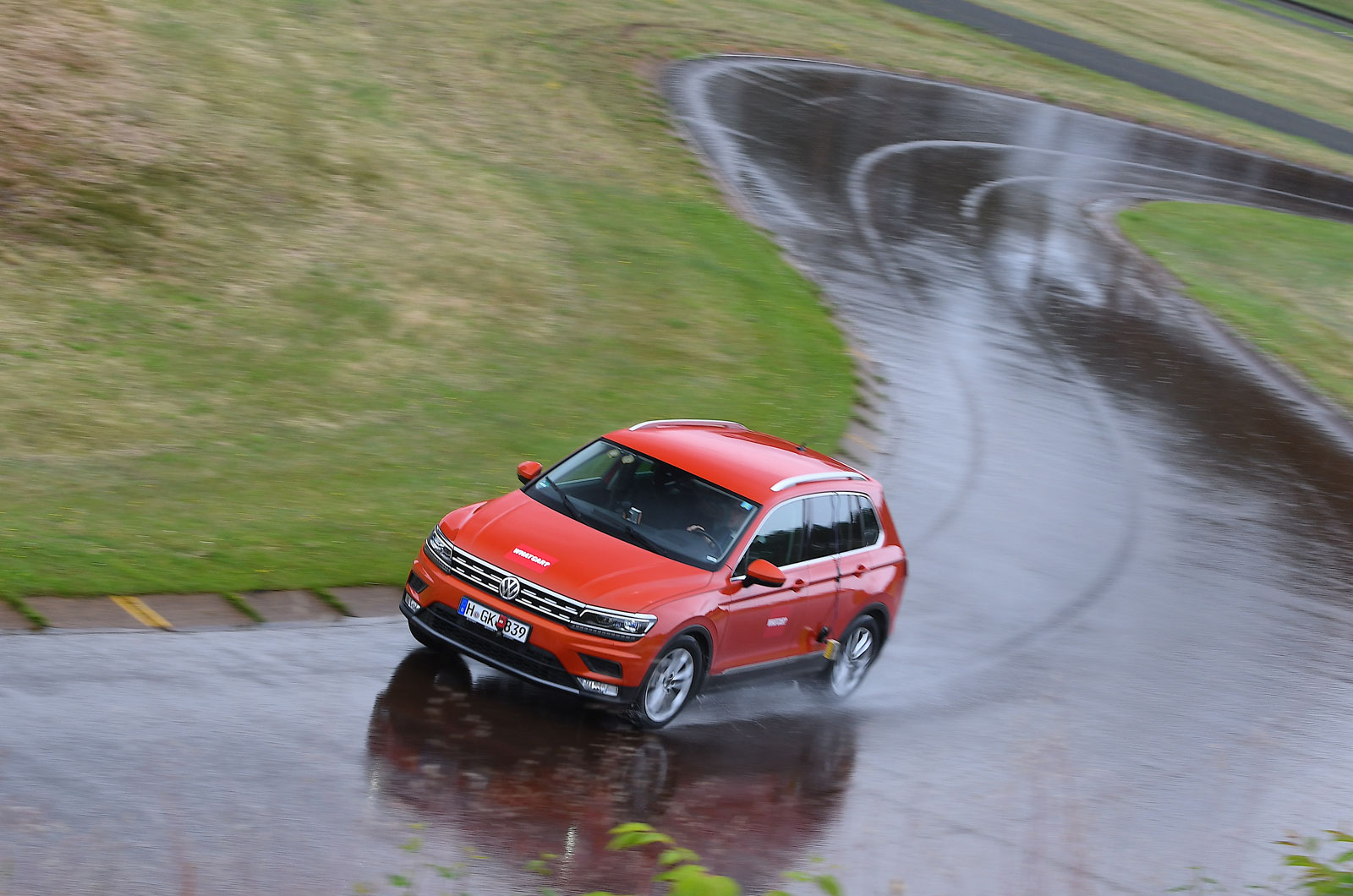 Tyre-Testing-2024-VW-Tiguan-on-wet-handling-track