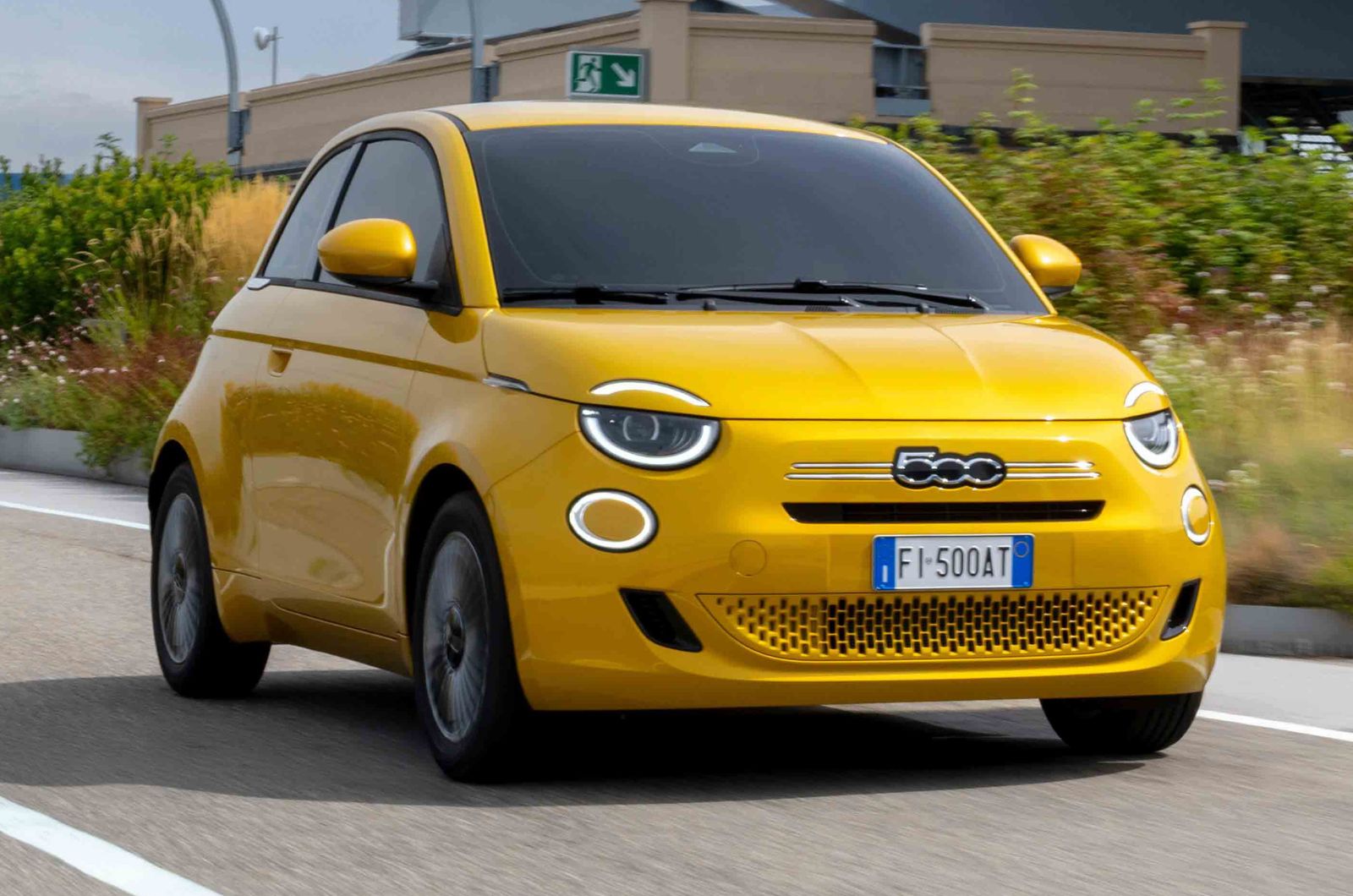 Fiat 500 Hybrid front right driving