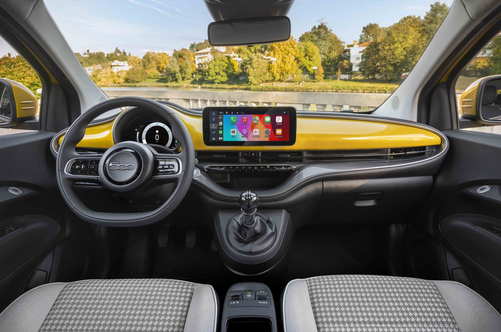 Fiat 500 Hybrid interior