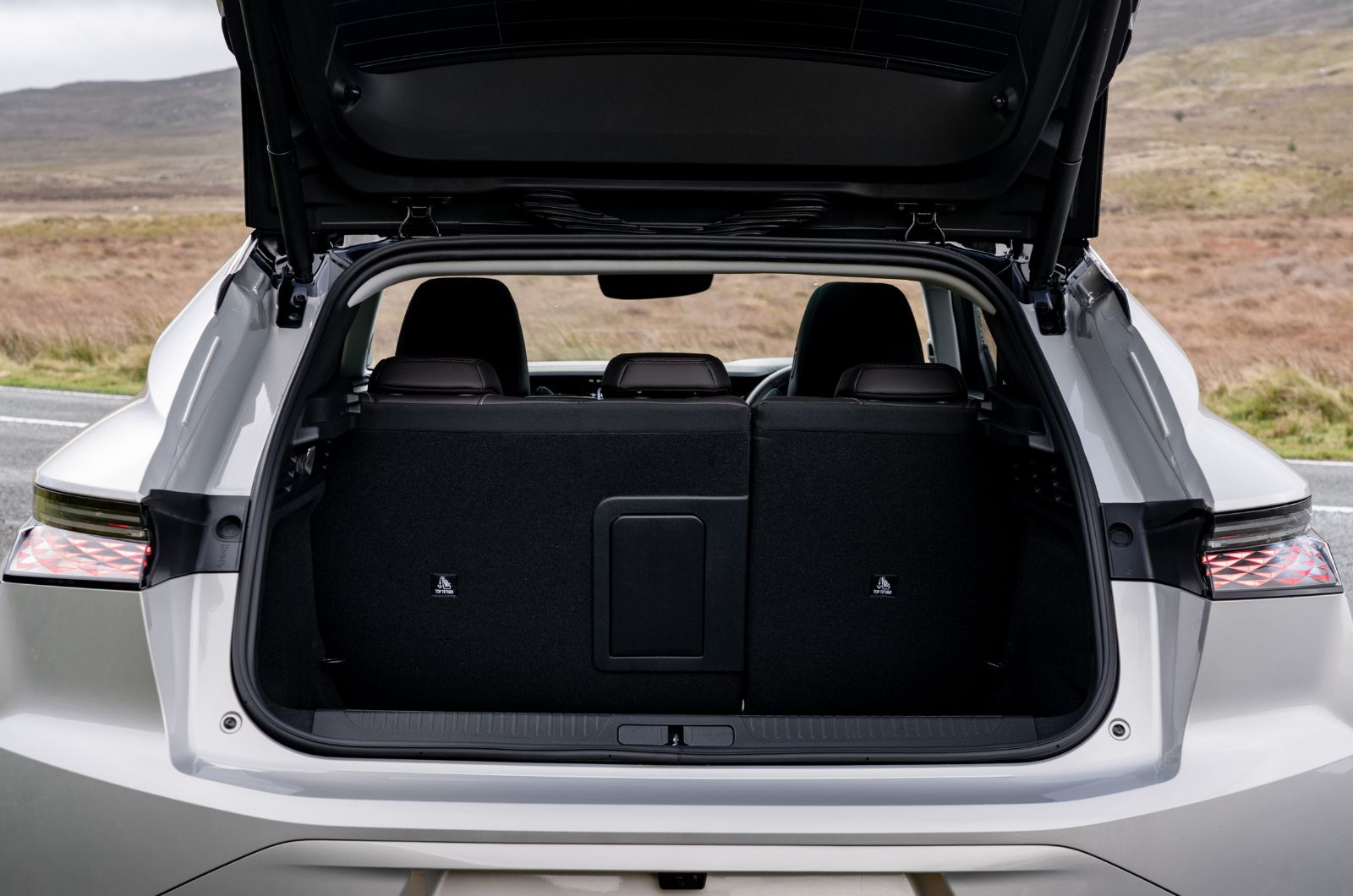 2025 DS No 4 hybrid boot