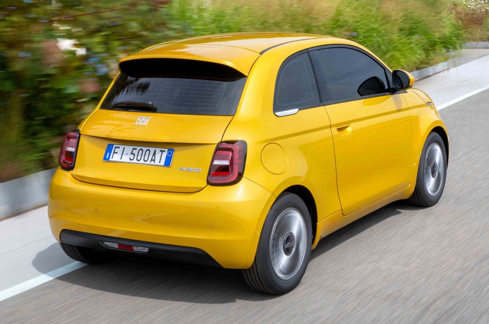 Fiat 500 Hybrid rear driving