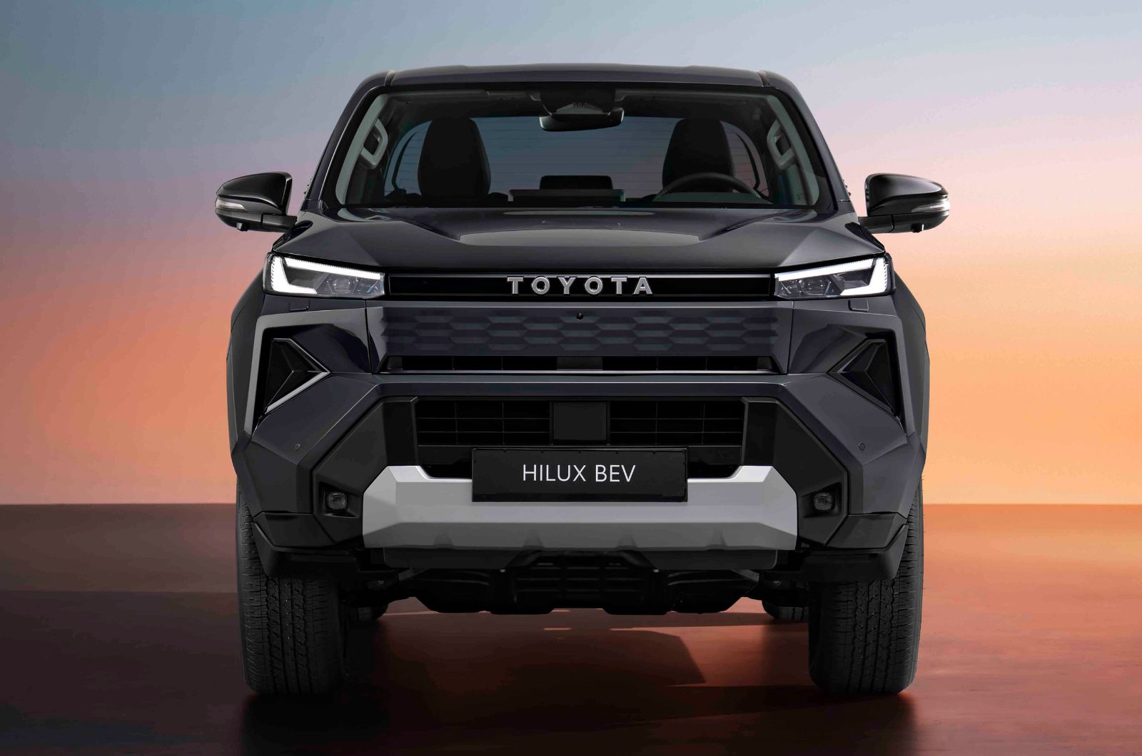 Toyota Hilux exterior static front