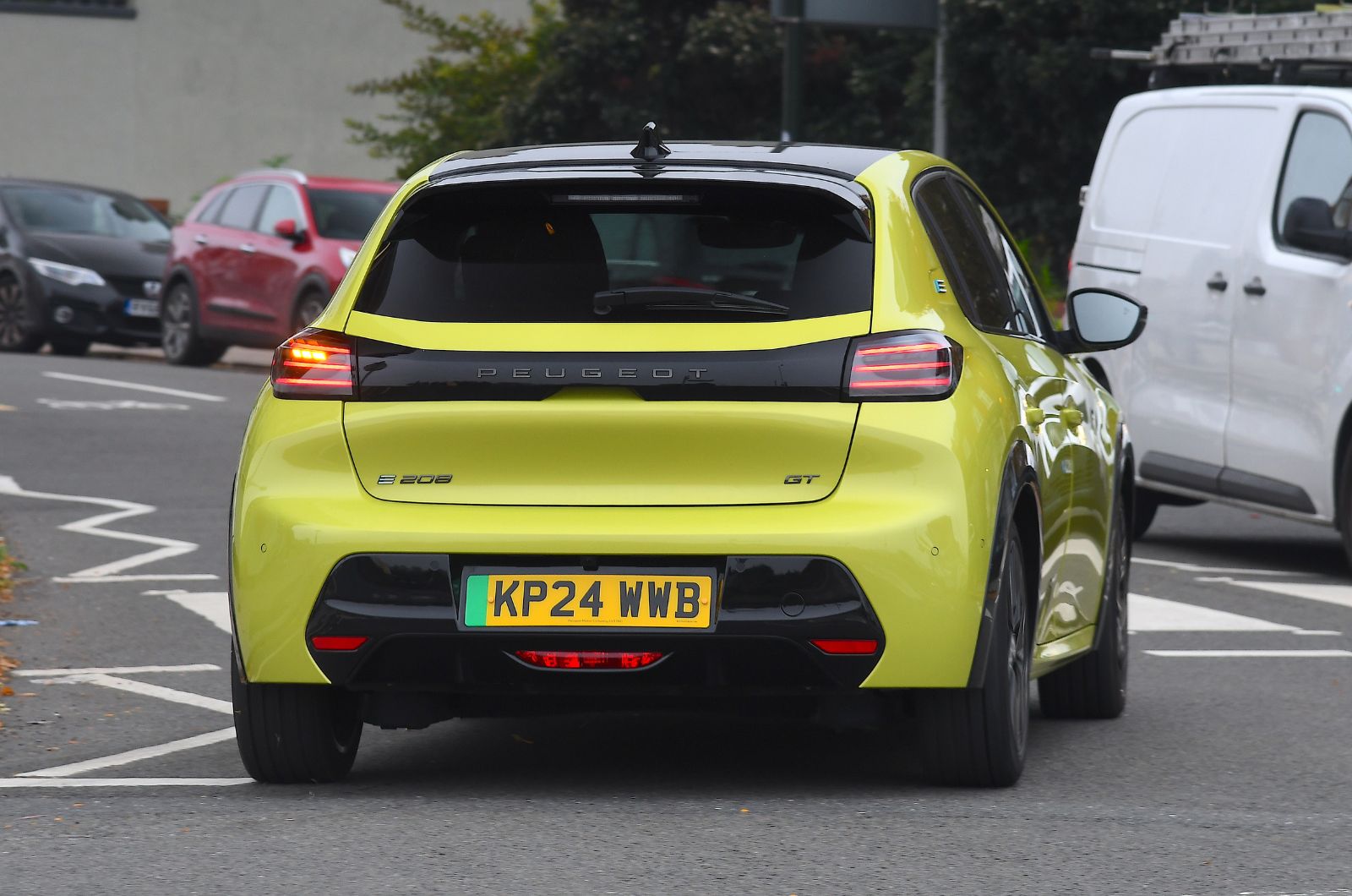 Peugeot e-208 rear cornering