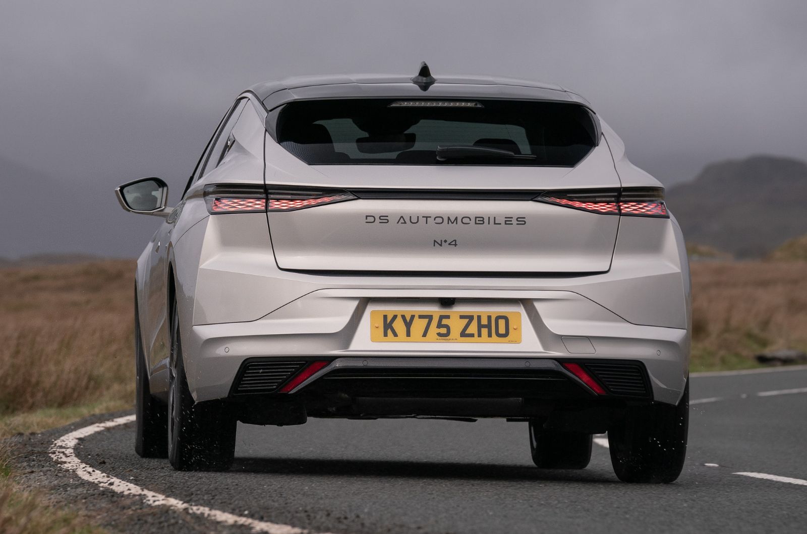 2025 DS No 4 hybrid dynamic rear