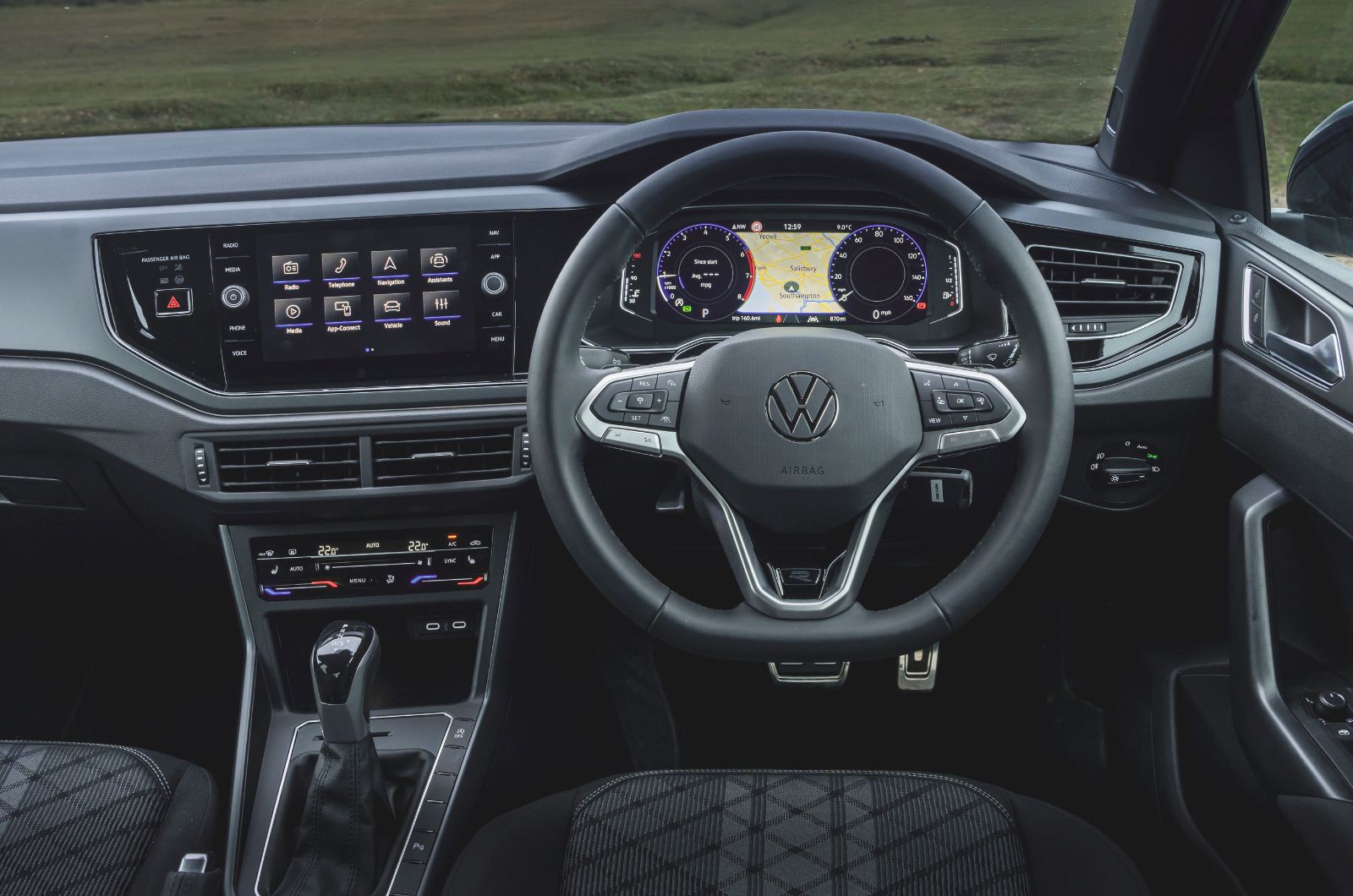 Volkswagen Polo Black Edition interior