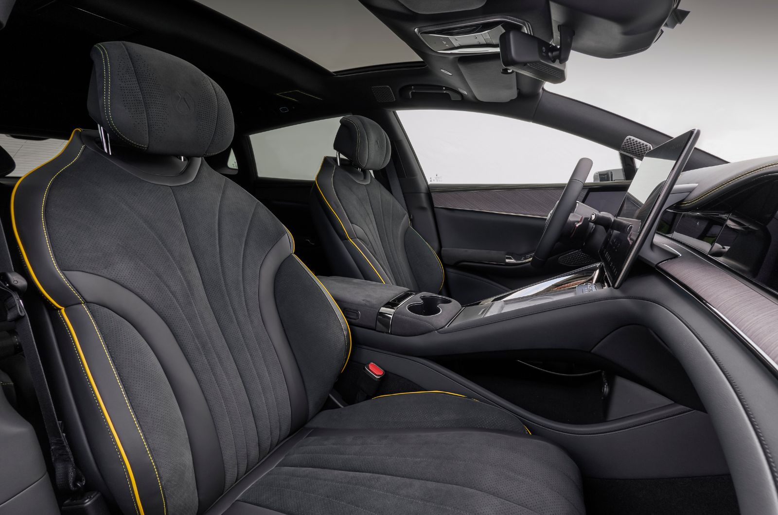 Denza Z9 GT interior