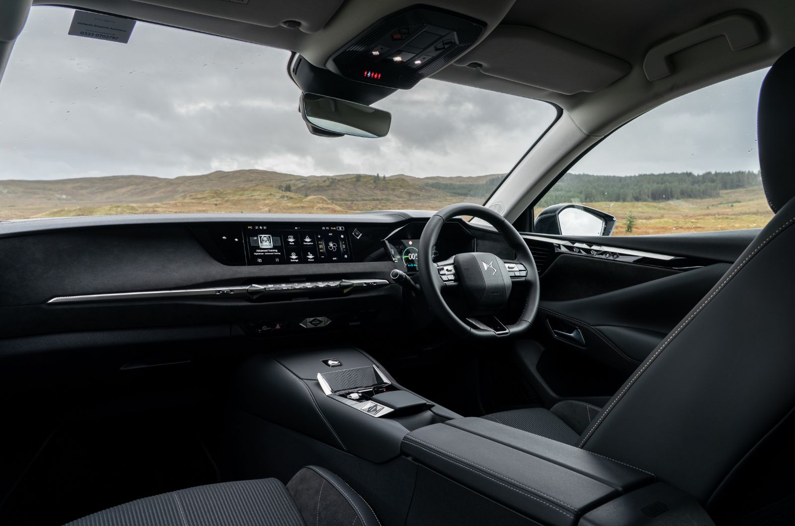 2025 DS No 4 hybrid interior