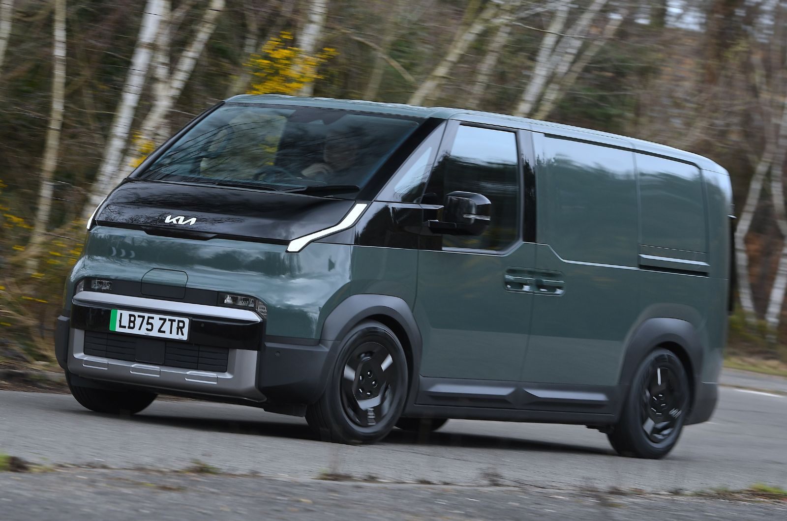 2025 Kia PV5 front dynamic