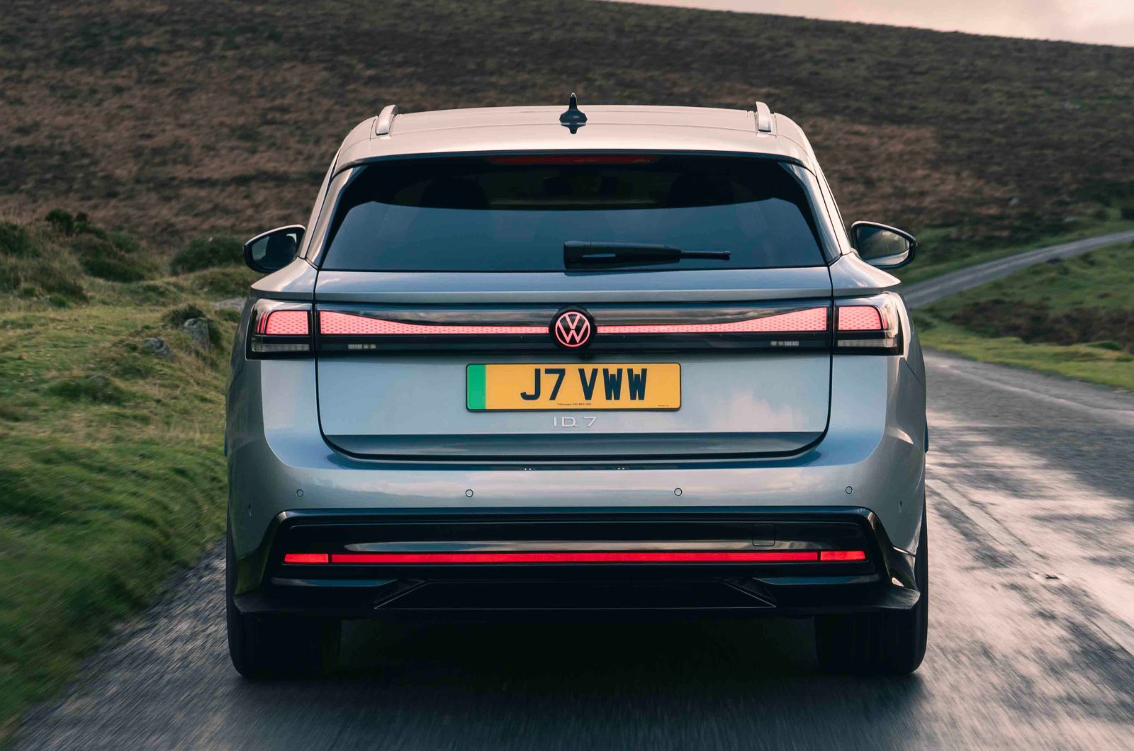 Volkswagen ID 7 Tourer rear tracking