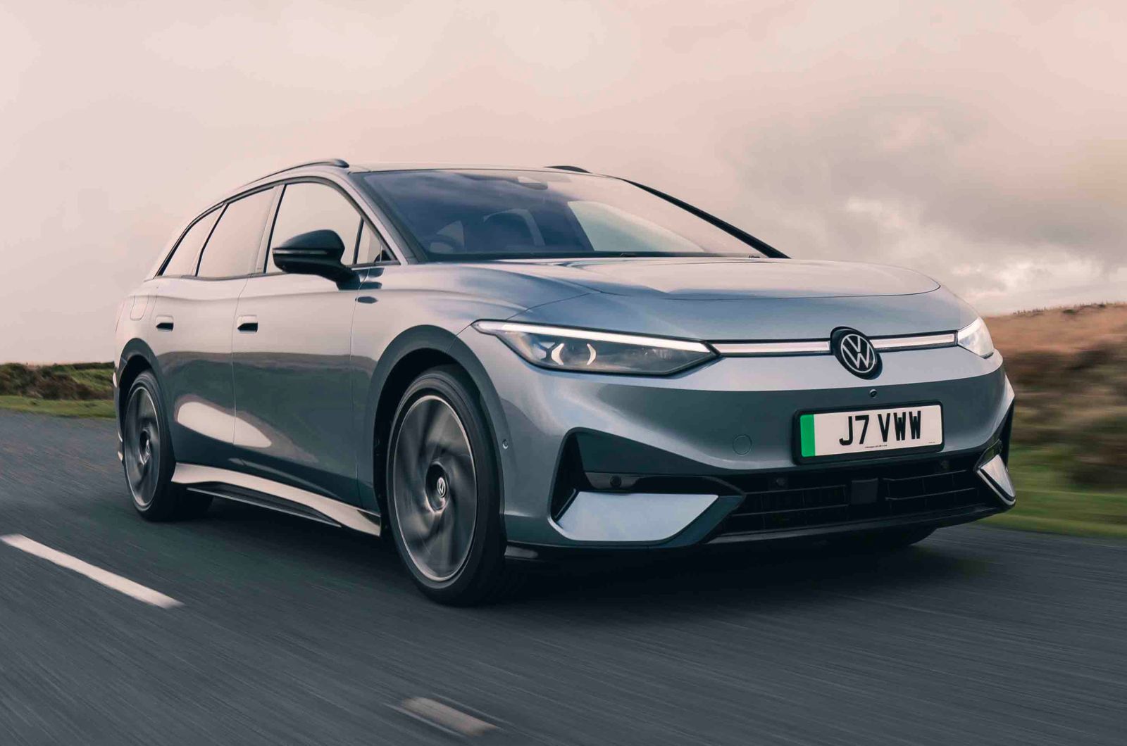 Volkswagen ID 7 Tourer front tracking