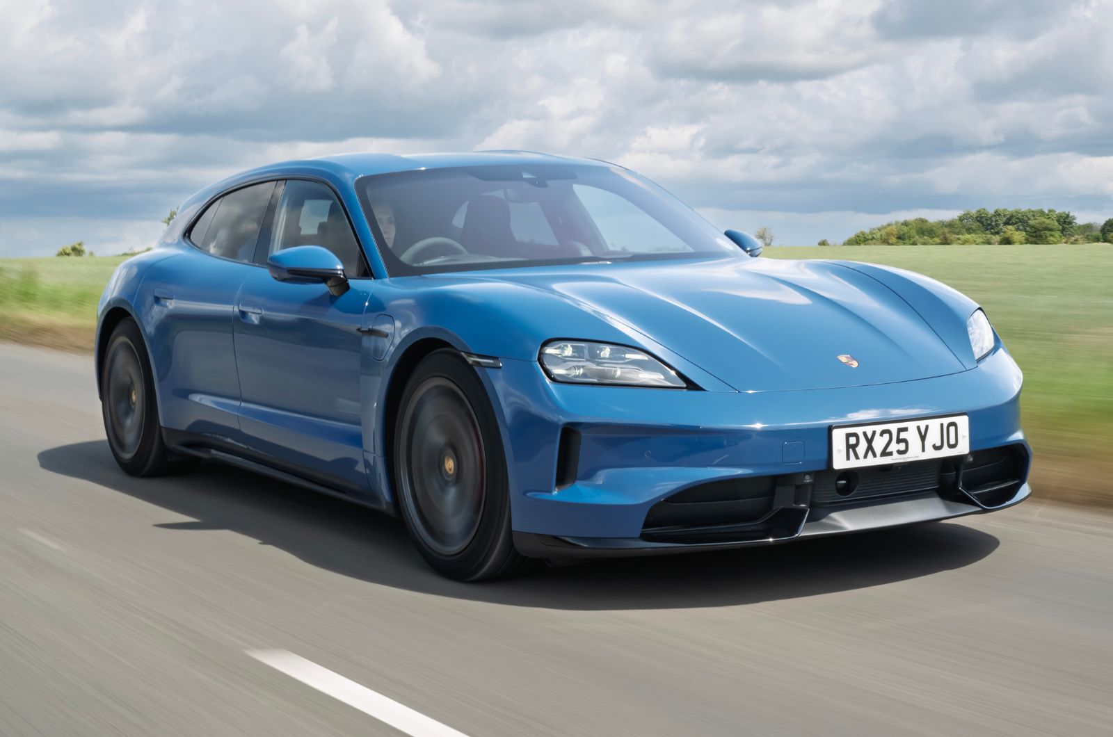 Porsche Taycan Sport Turismo GTS front dynamic