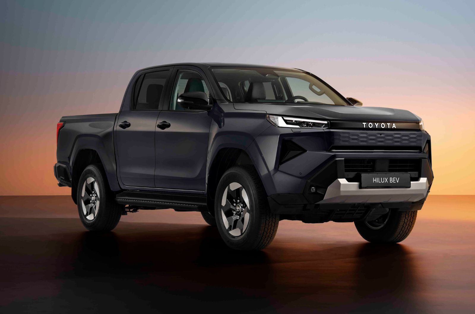 Toyota Hilux exterior static front right