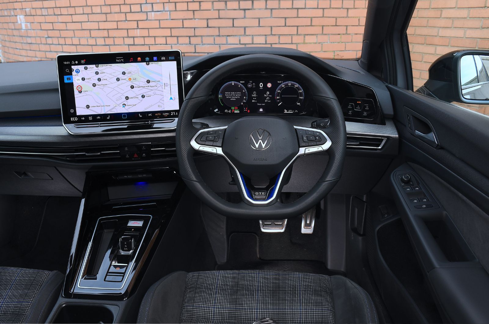 Volkswagen Golf GTE dashboard