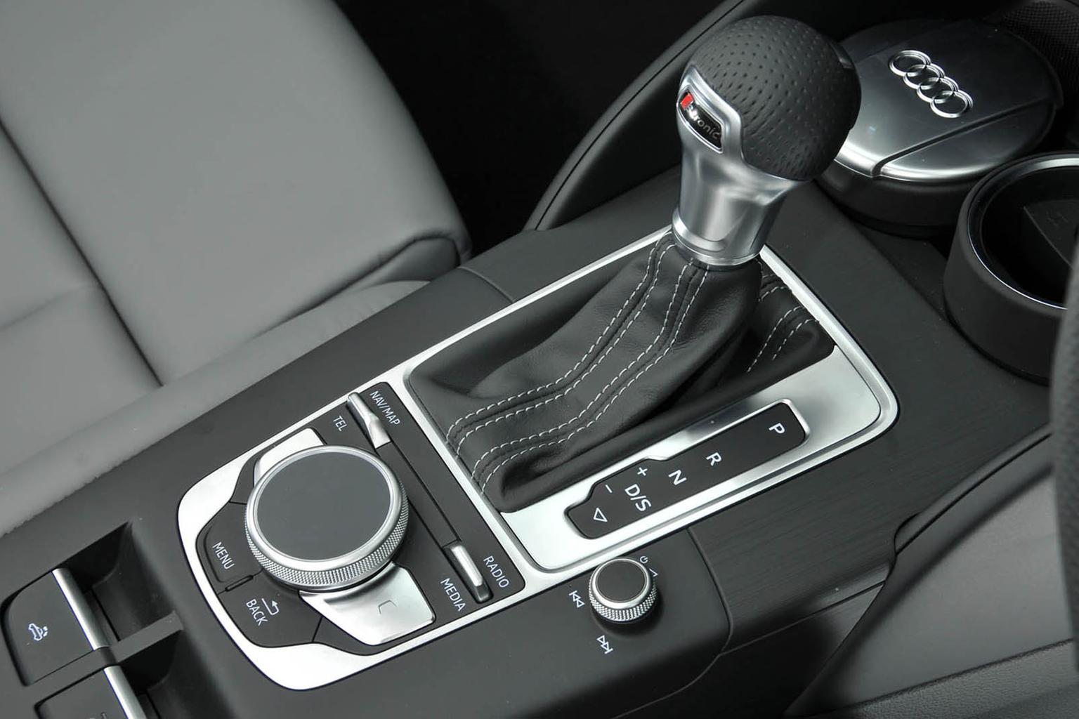 Used Audi A3 Cabriolet centre console