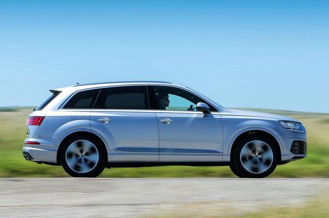 Used Audi Q7 2015-present side driving