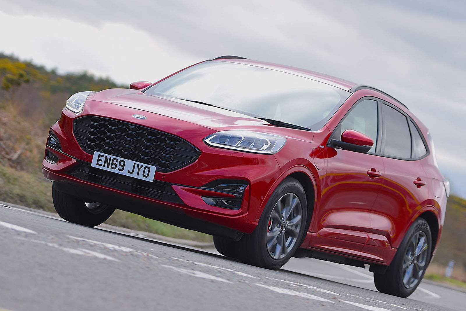 Used Ford Kuga 2020-present front left tracking