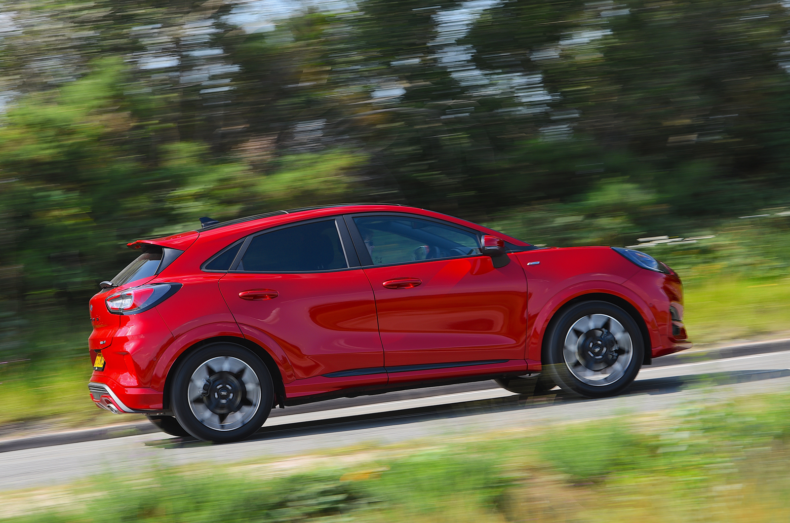 Used Ford Puma 2019-present side driving