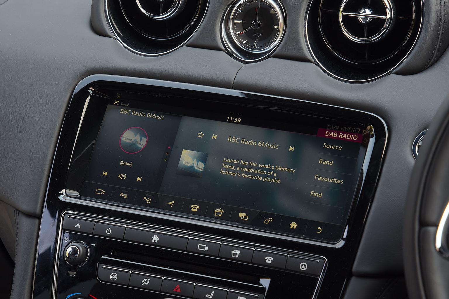 Used Jaguar XJ 2011-2019 infotainment