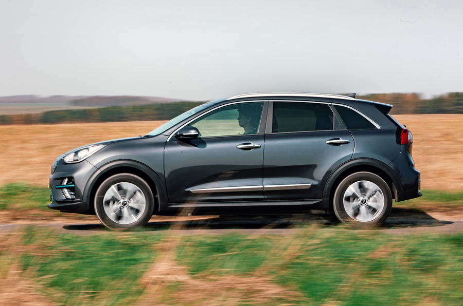 Used Kia e-Niro 2019-2022 side driving