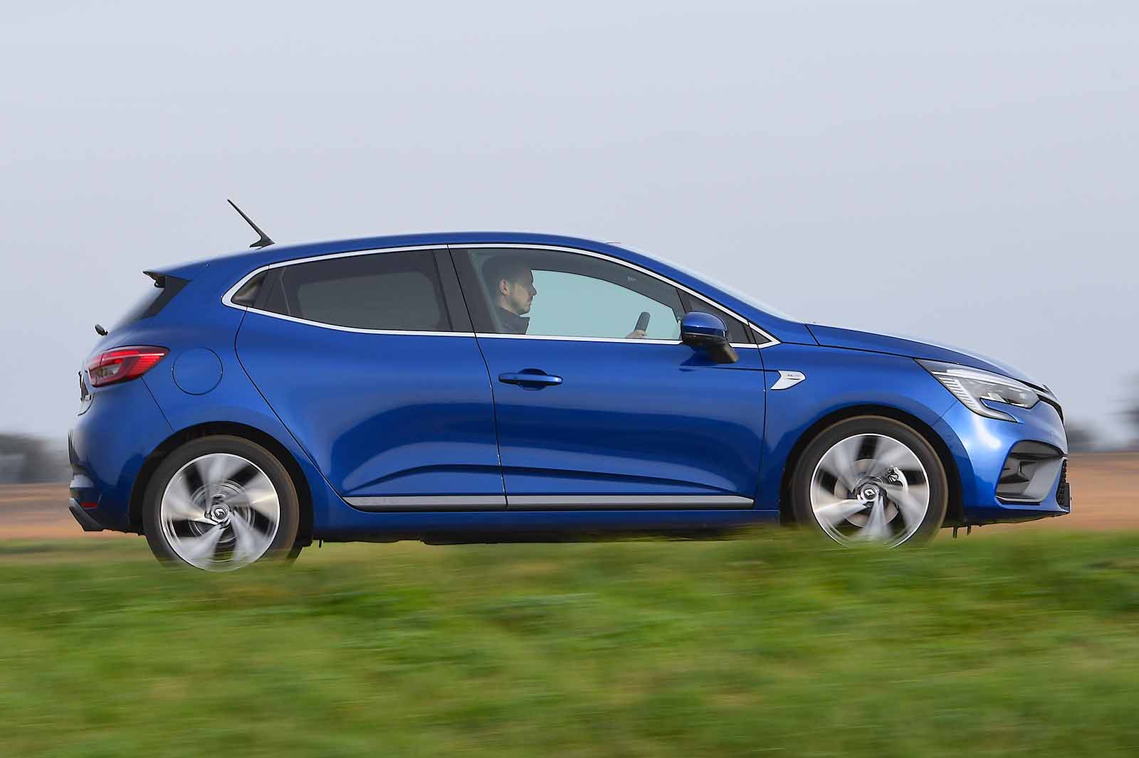 Used Renault Clio 2019-present side driving