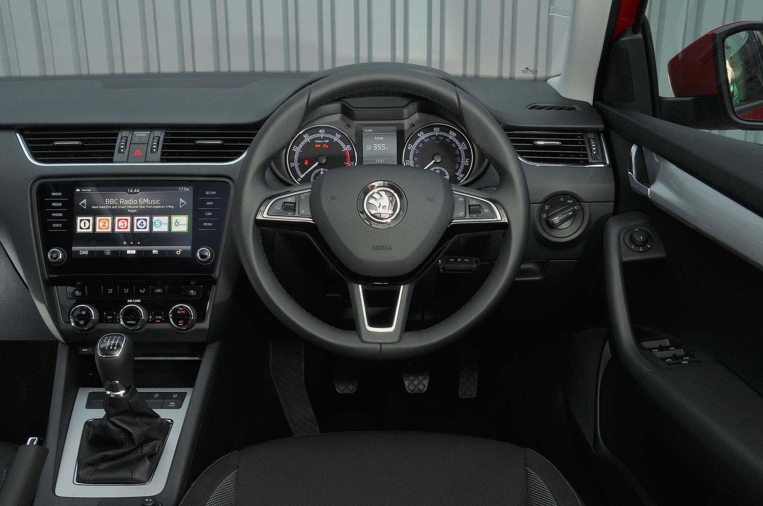 Used Skoda Octavia Estate 13-20 dash