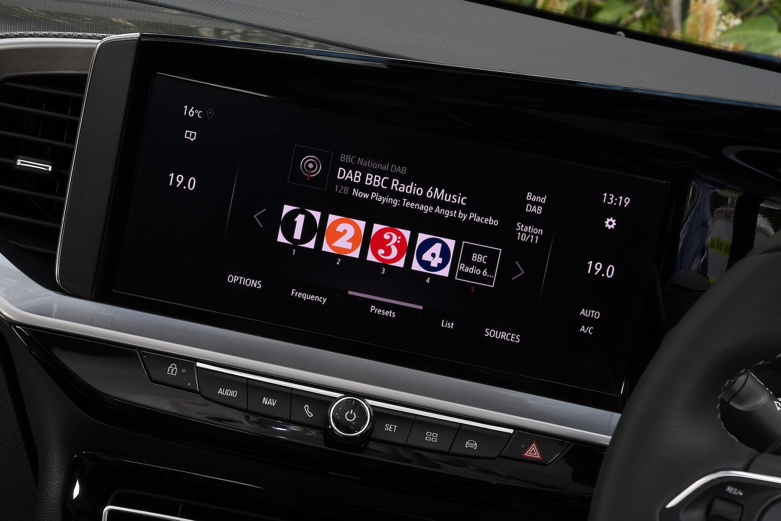 Vauxhall Mokka 2021 interior infotainment