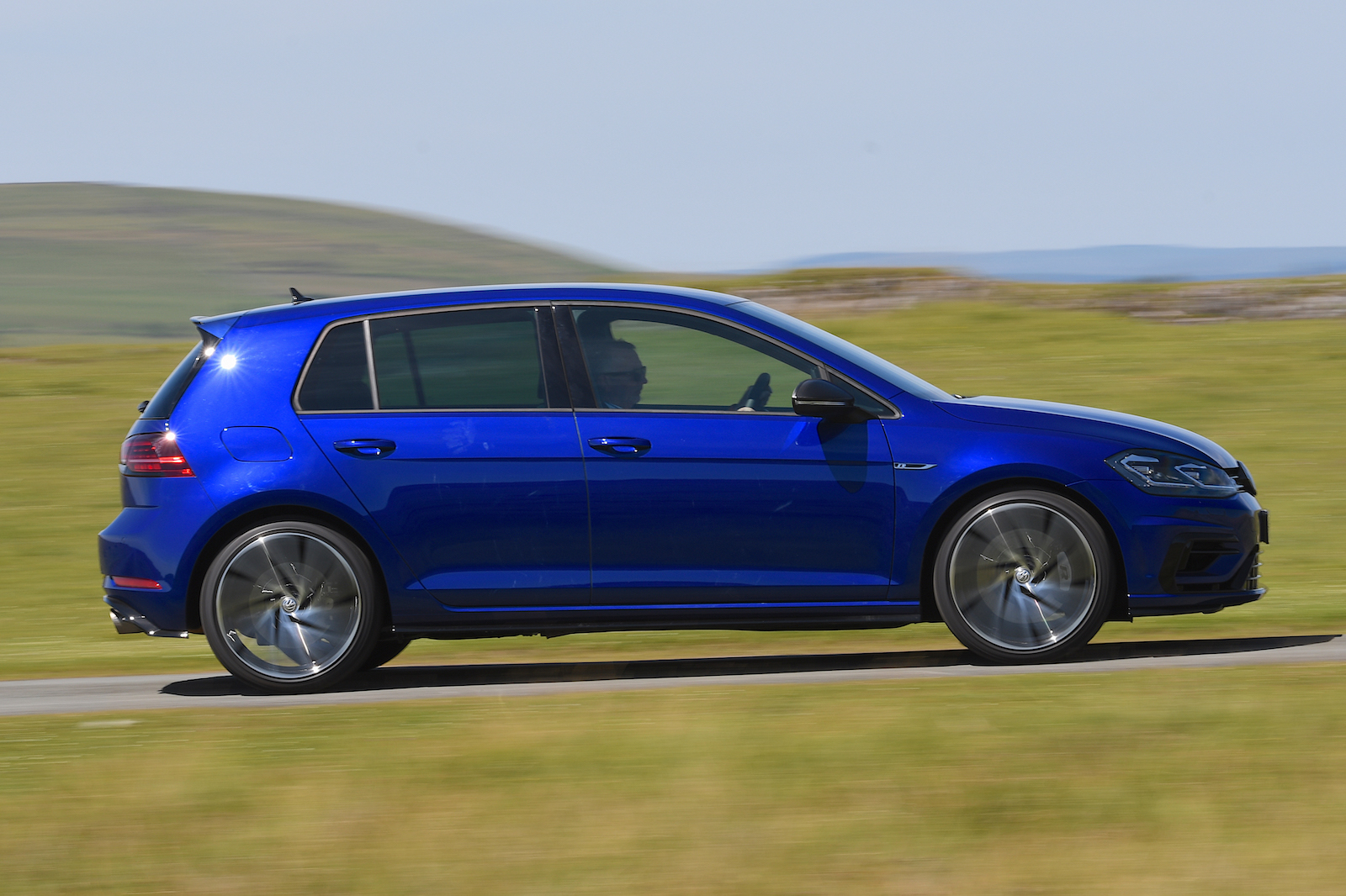 Used Volkswagen Golf R 2016-2020 side driving