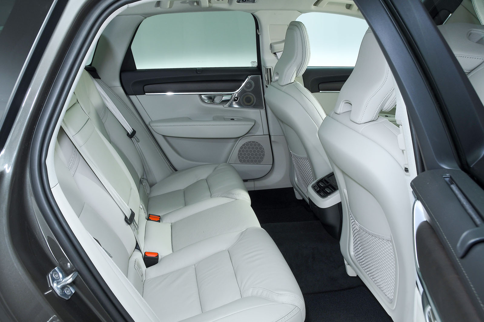Used Volvo V90 16-present rear