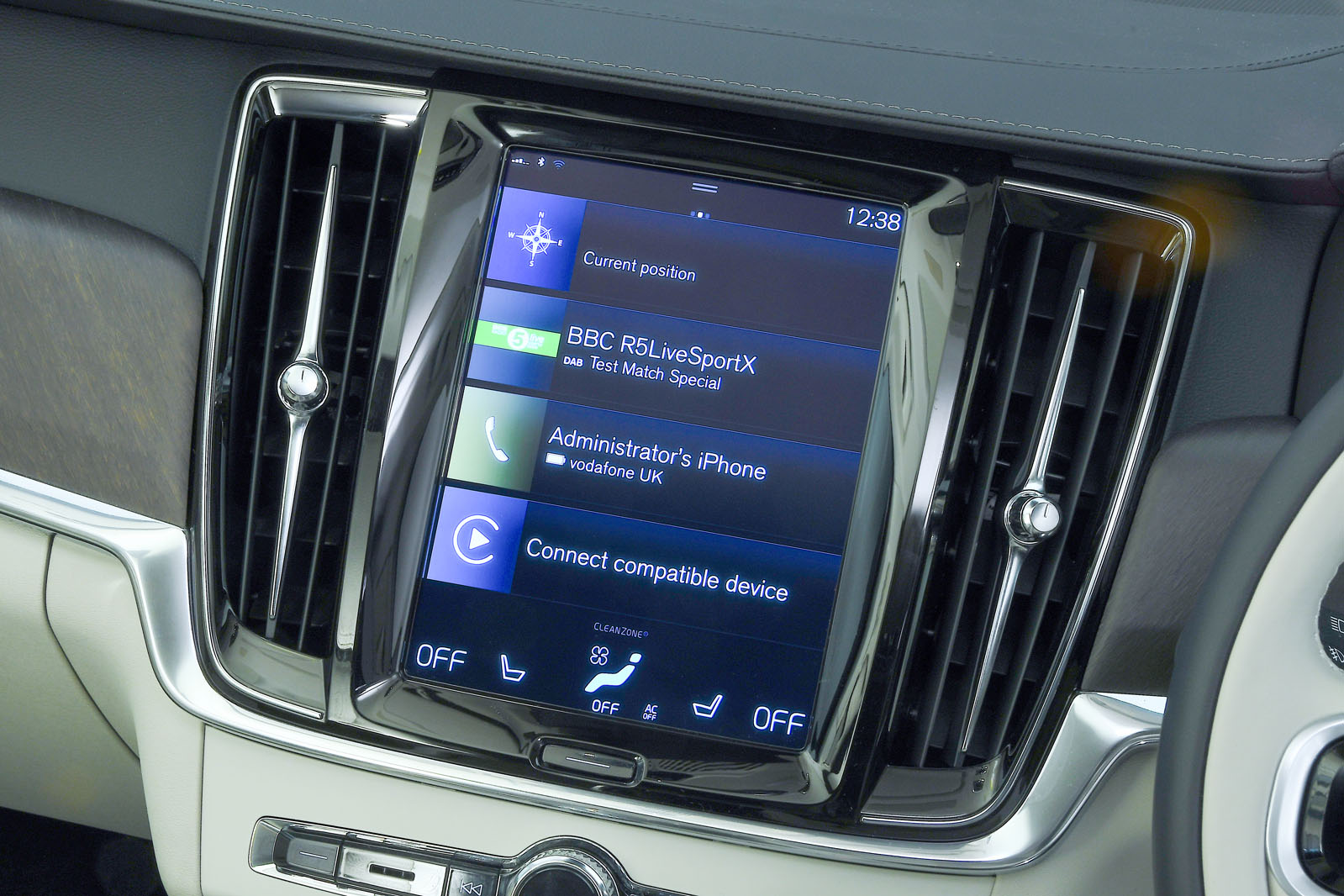 Used Volvo V90 2016-present infotainment