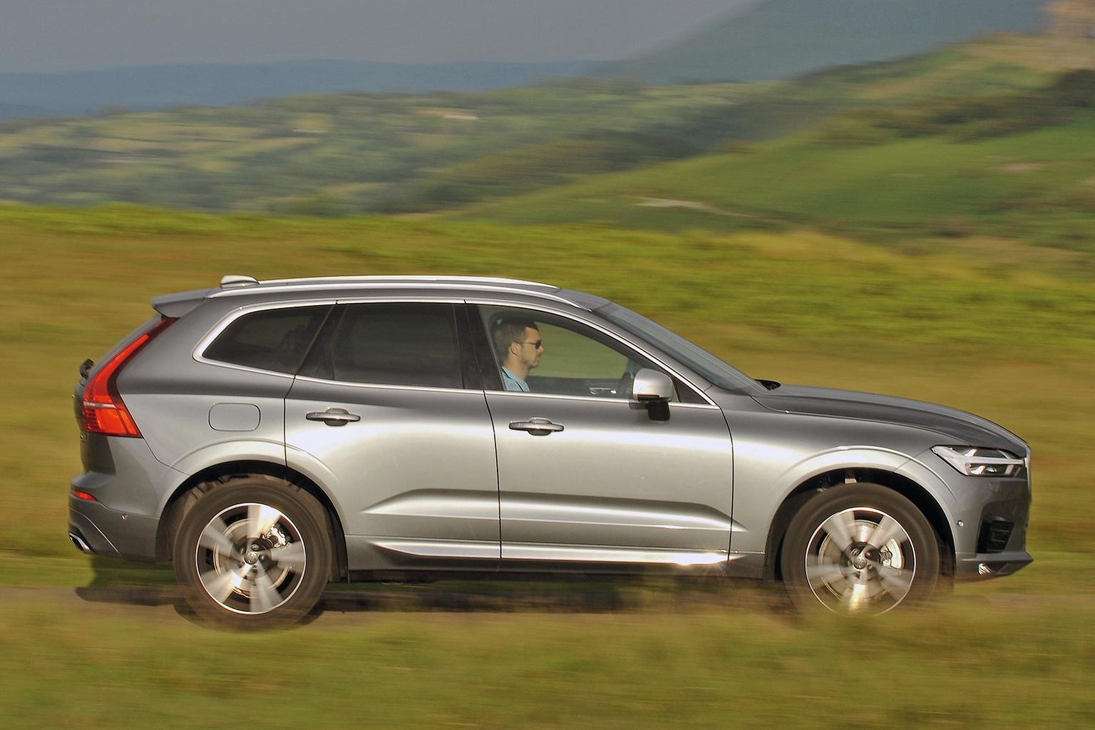 Used Volvo XC60 2017-present side driving